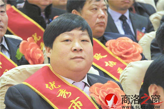 在日前召開的市政協(xié)會上，沈傳奇被評為優(yōu)秀政協(xié)委員。