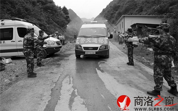 出入搶險(xiǎn)救援現(xiàn)場的車輛、人員必須消毒防疫