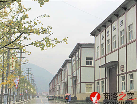規(guī)模宏大的工業(yè)孵化園，讓云鎮(zhèn)村村民在家門口就能打工掙錢。