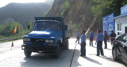 五里牌超限運(yùn)輸檢測(cè)站湘河檢測(cè)點(diǎn)正式啟動(dòng)