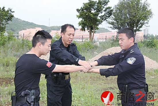 武警出身的趙平還擔(dān)任分局日常訓(xùn)練、培訓(xùn)任務(wù)
