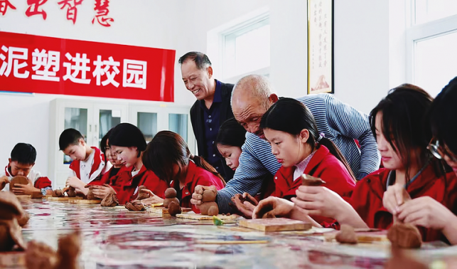 泥塑藝術(shù)進校園 傳統(tǒng)文化沁人心