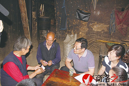 發(fā)改局結(jié)對(duì)干部經(jīng)常到孫家坪的“親戚”家里幫助解決困難