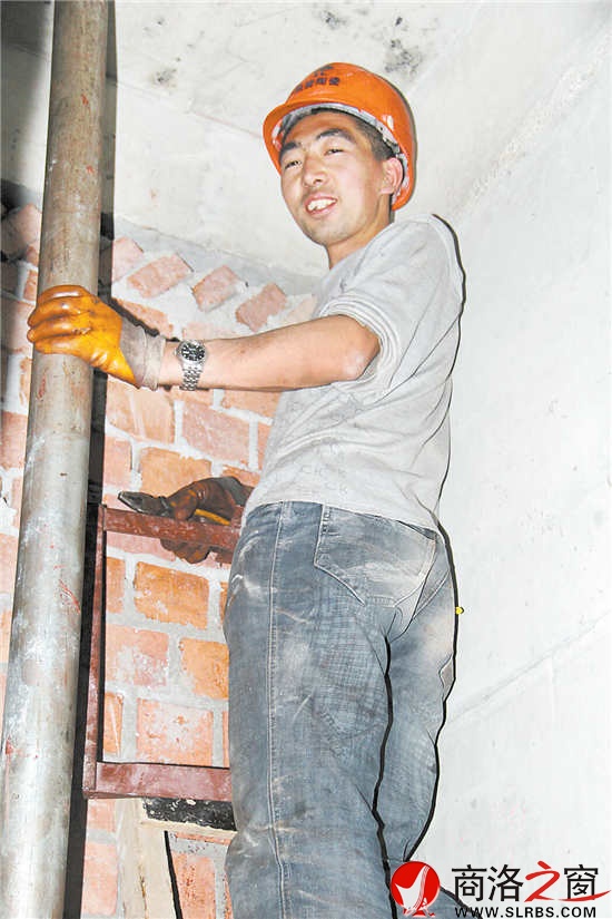 80后工人魚永超熱愛著自己的這份工作，說起工作熱情很高。