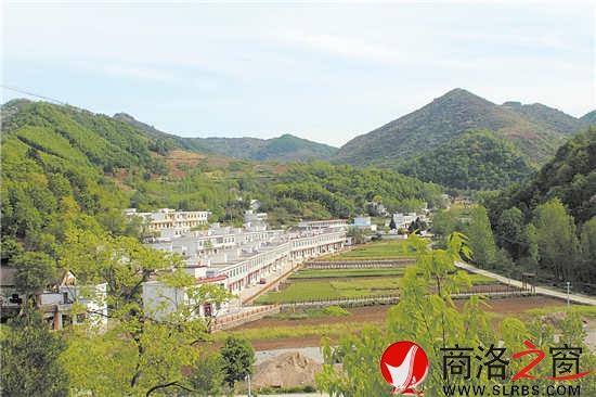 綠樹(shù)掩映的移民小區(qū)