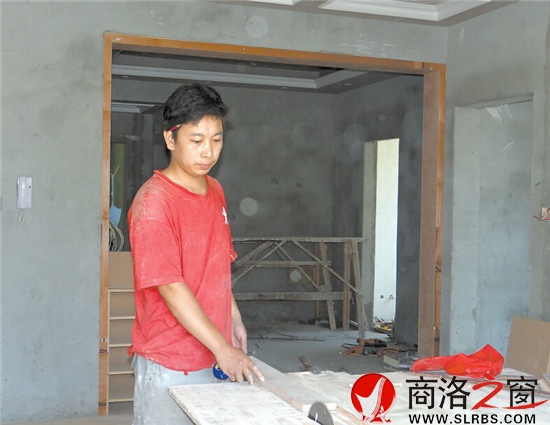 楊波說，自己之所以能在這行業(yè)站穩(wěn)腳跟，且有不菲收入，離不開這門過硬的手藝。